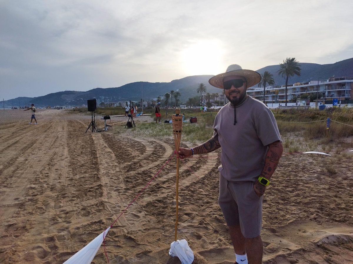 Rodrigo Betancourt, en la playa de Castelldefels