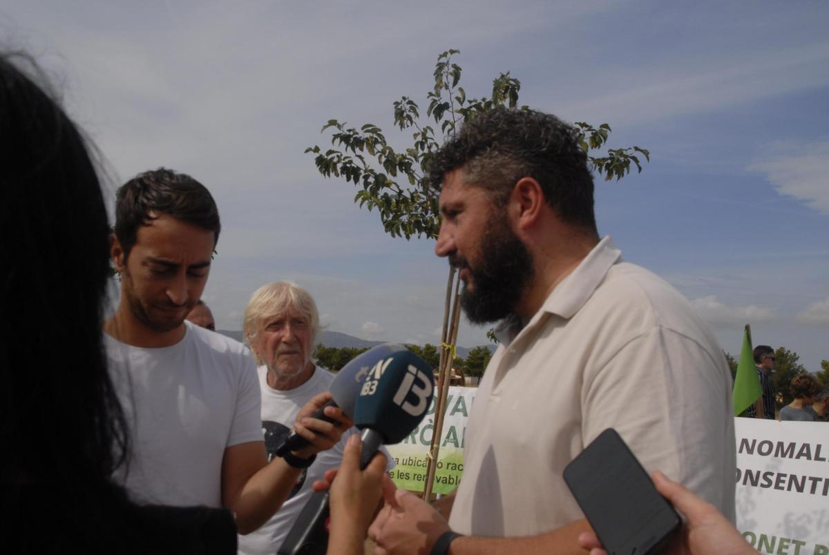 El alcalde Jaume Llompart ha secundado la protesta vecinal este domingo en Son Bonet.
