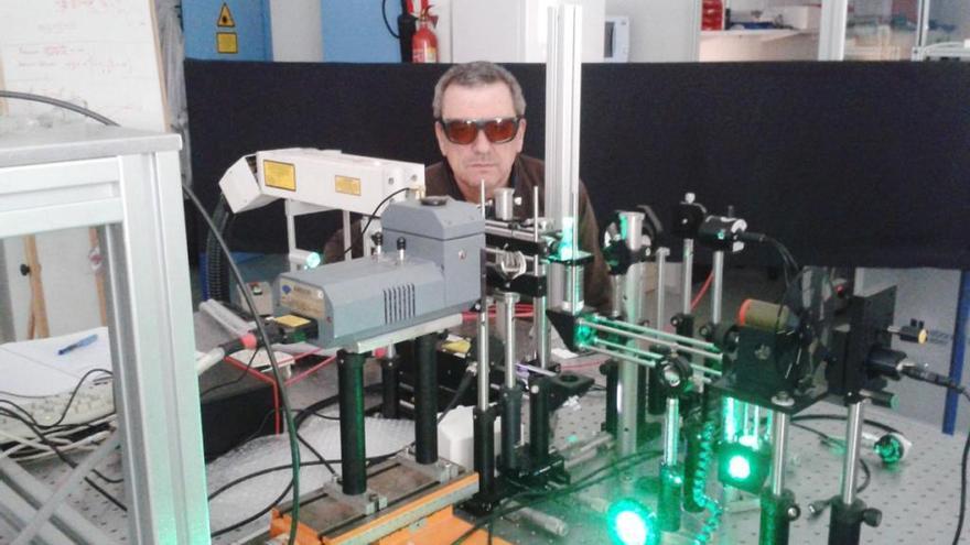Laserna, en su laboratorio