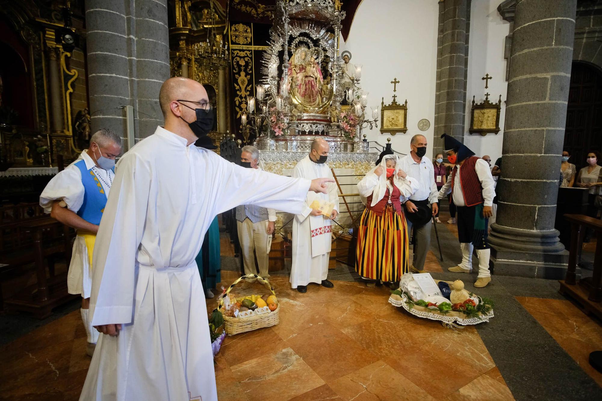 Ofrenda simbólica de los ayuntamientos de Gran Canaria a la Virgen del Pino (07/09/2021)