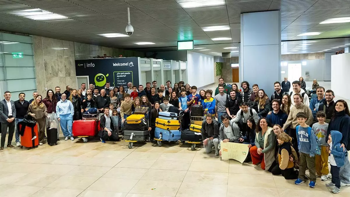 El vuelo fletado por la RFEF desde Oriente Medio, con profesionales del fútbol español, ya está en España