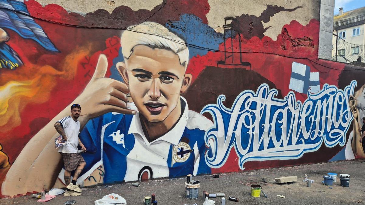 Así es el mural de A Falperra en A Coruña que empuja al Deportivo hacia el ascenso: "Voltaremos"