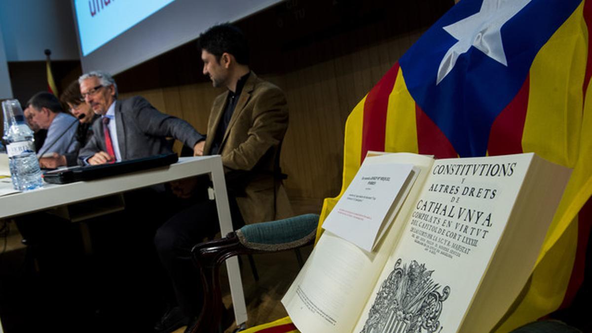 Santiago Vidal presenta el esbozo de una constitución catalana que plantea prohibir mayorías absolutas