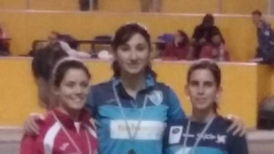 Isabel Barreiro, Marta Frechilla y Paula González, podio del 1.500.