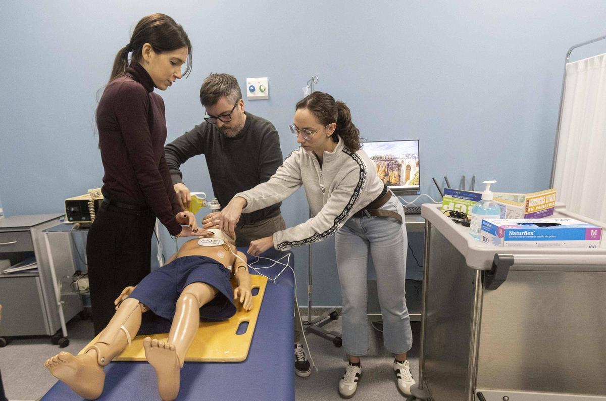 Simuladores inteligentes revolucionan la formación de los futuros médicos