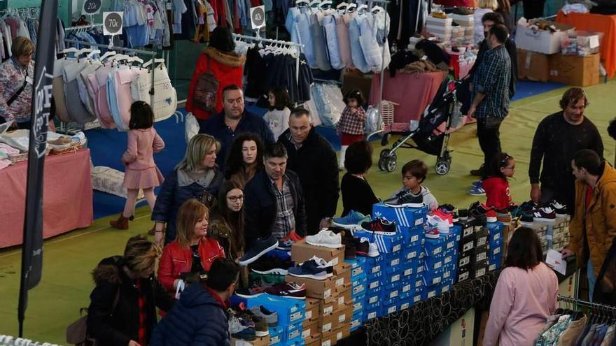 Aspecto que presentaba ayer el pabellón de La Magdalena, que acoge la feria de saldos.