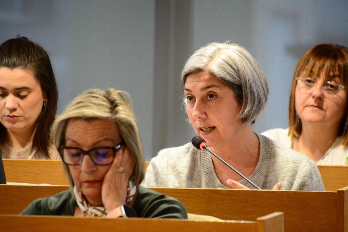 La concejala de AV Victoria Portas, interviniendo en el Pleno del lunes en Cangas.