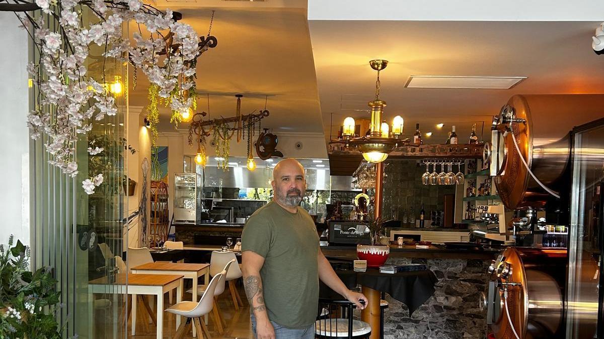 El empresario, en uno de los restaurantes de estilo mediterráneo que ha reformado