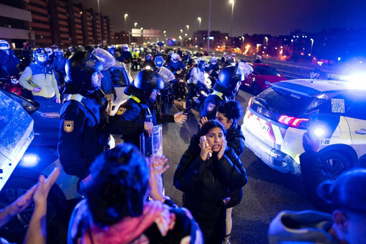 Manifestación en la C-31 por el desalojo de la B9 en Badalona