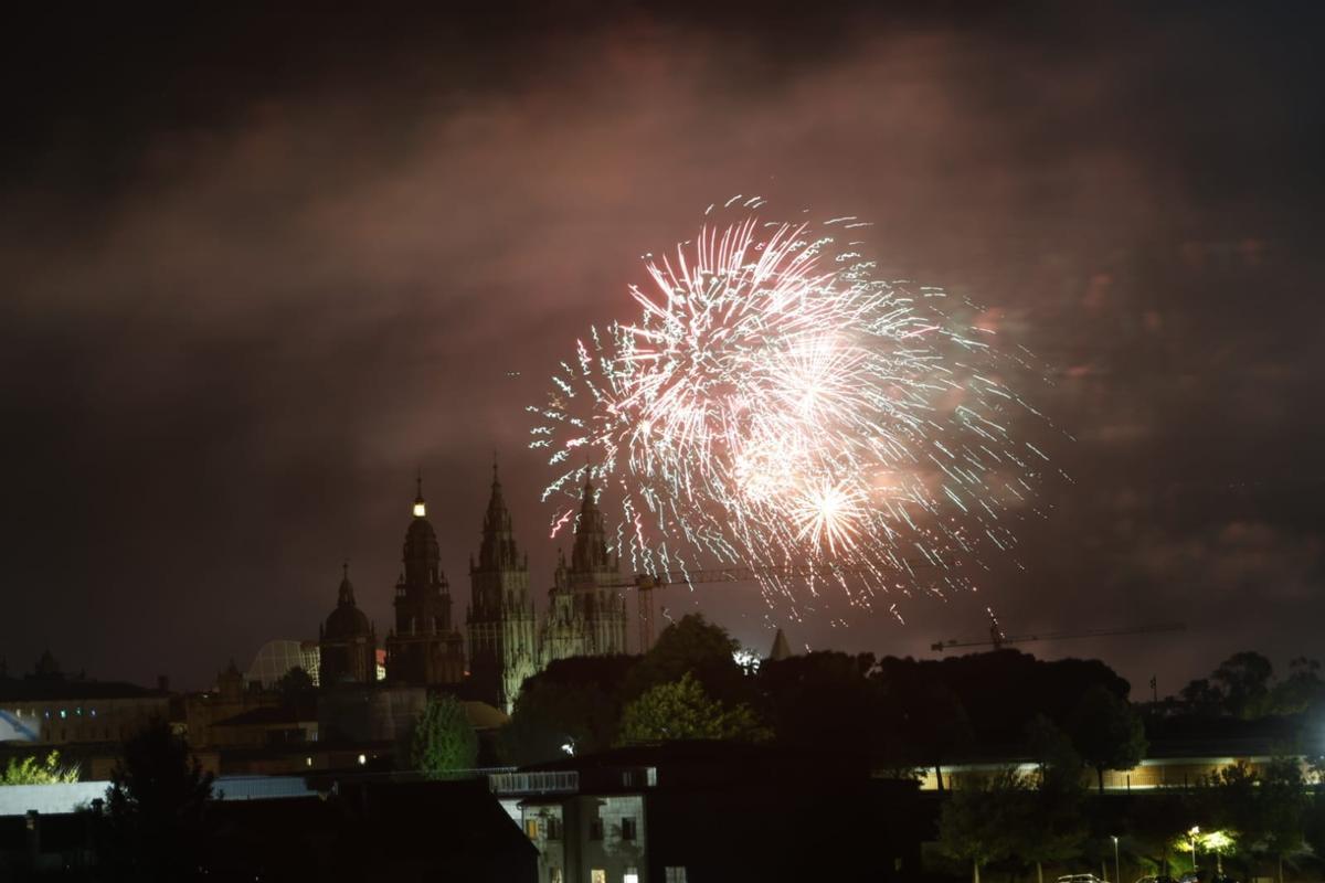 Nueva firma, misma magia: los fuegos cumplen con el Apóstol Santiago
