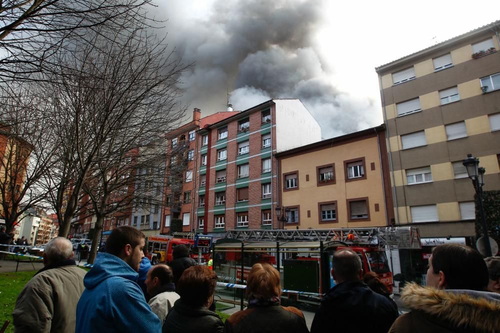 Incendio en un bazar chino de Oviedo.