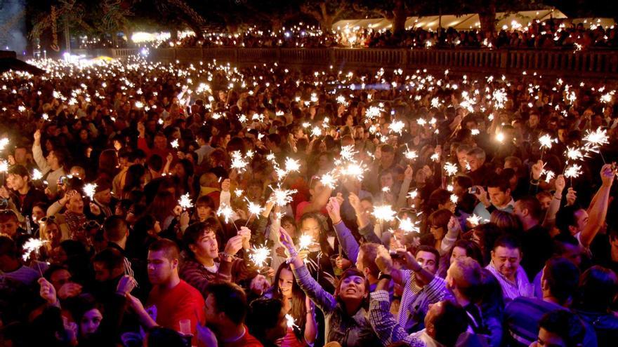 Una edición anterior en la noche de las bengalas y A Rianxeira, en la fiesta de la Guadalupe.