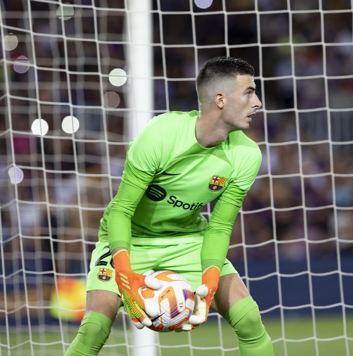 Iñaki Peña: Otro caso como el de Gavi, todavía con ficha del filial pese a ser el segundo portero del primer equipo Iñaki Peña: Otro caso como el de Gavi, todavía con ficha del filial pese a ser el segundo portero del primer equipo