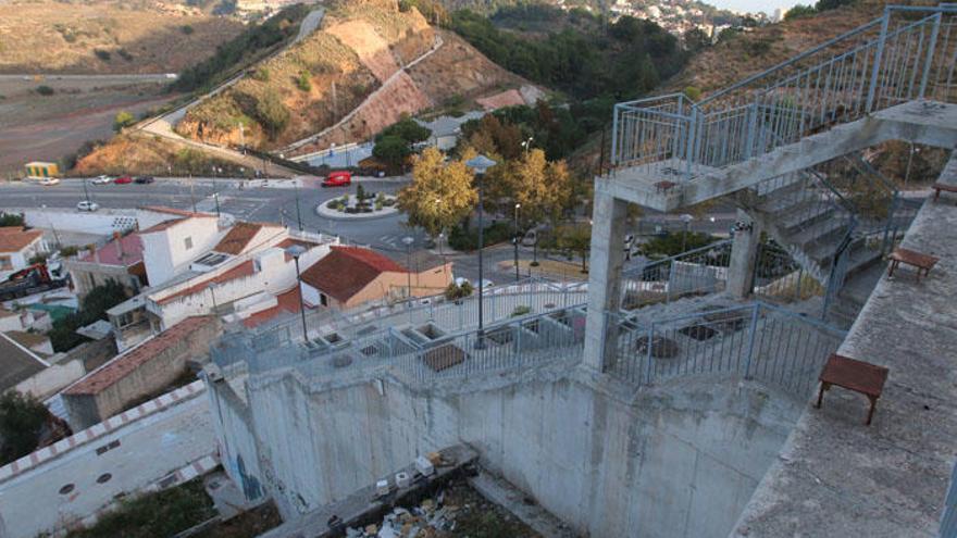 Los vecinos piden más medidas de seguridad en la obra paralizada en la que una niña ya tuvo un accidente.