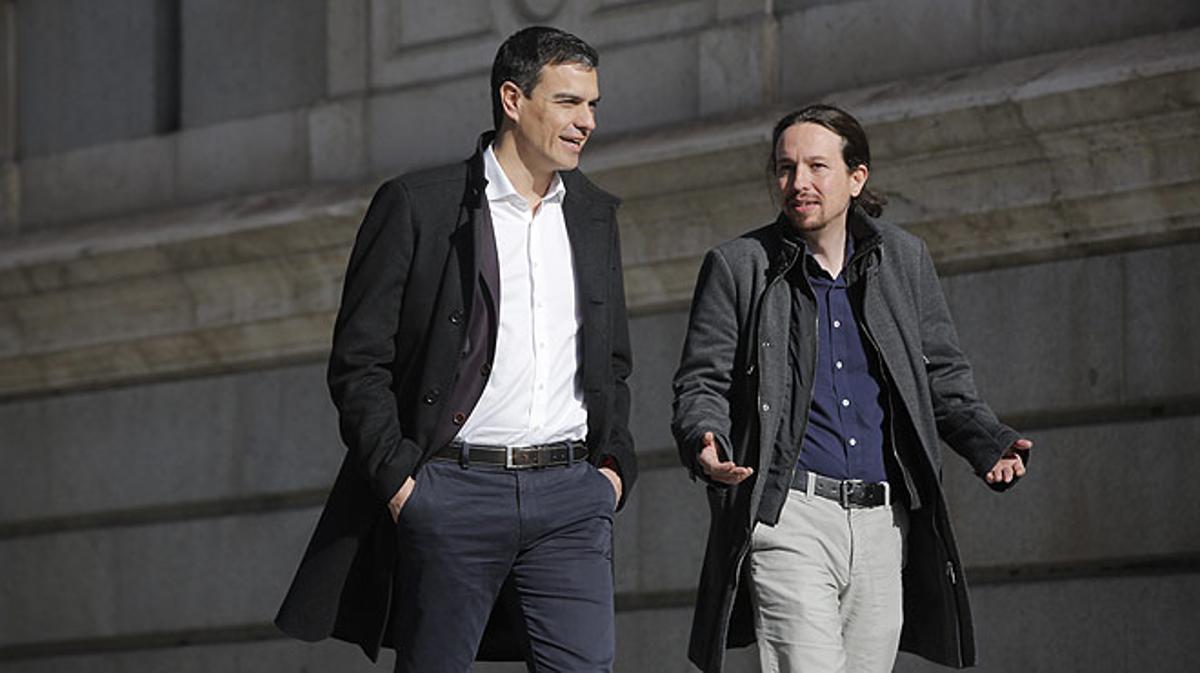 Pedro Sánchez i Pablo Iglesias arriben junts al Congrés dels Diputats.