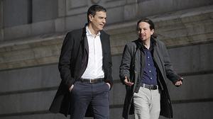 Pedro Sánchez i Pablo Iglesias arriben junts al Congrés dels Diputats.