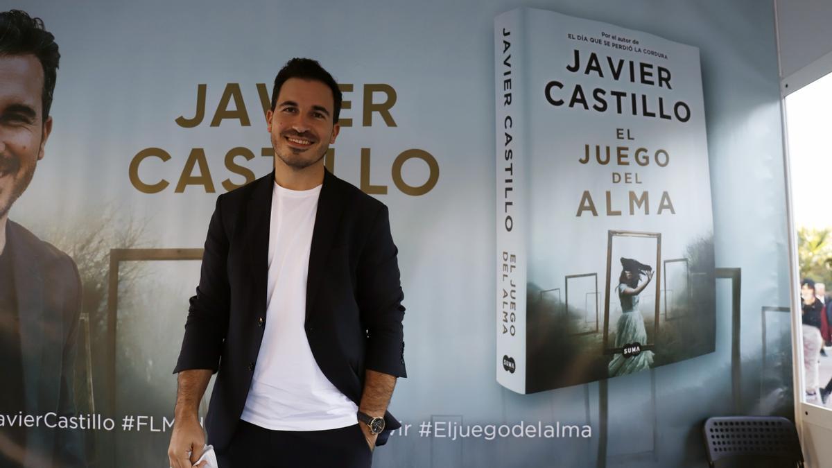 El escritor malagueño, Javier Castillo, en la Feria del Libro de Málaga