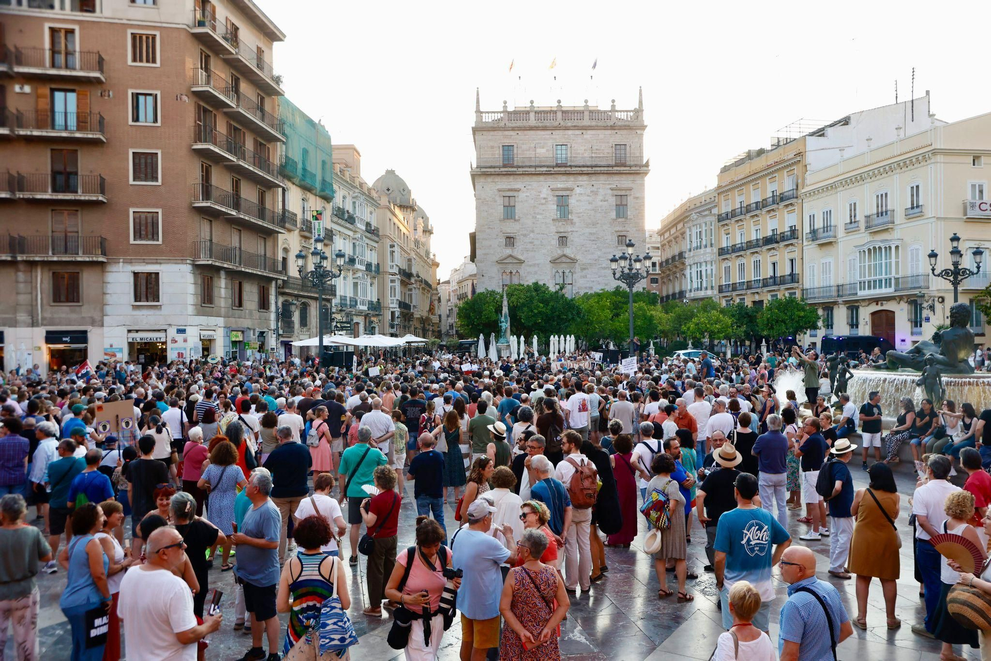 Octava manifestación contra la gestión de Mazón por la dana