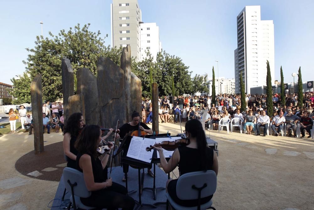 Inauguración del monumento homenaje a las víctimas del metro en el décimo aniversario del accidente