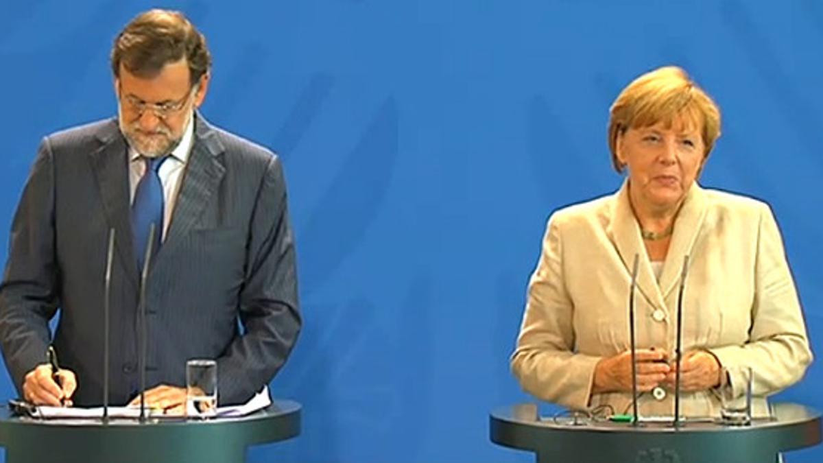 Rajoy y Merkel, durante la rueda de prensa conjunta de este martes.