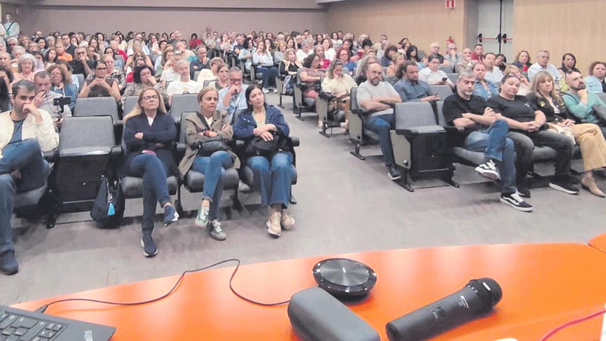 Asamblea del personal laboral autonómico celebrada la pasada semana en la capital grancanaria.