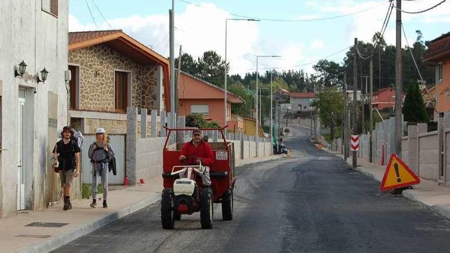 Reforma de la carretera PO-2906 en Vilar de Infesta. // FdV