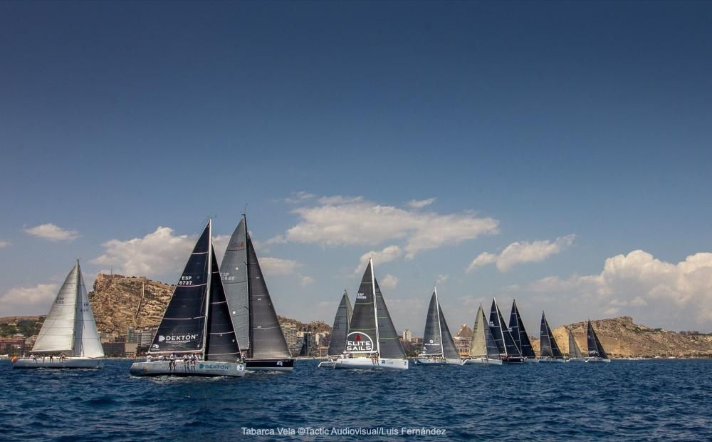 El poco viento acorta la regata de Tabarca