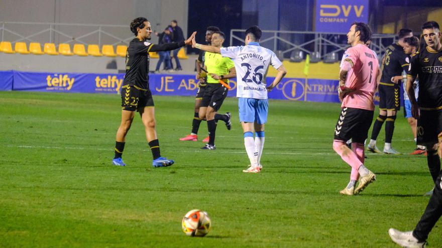 Un gol del Málaga en el 94 condena al Intercity a un empate cruel en el exilio de Orihuela