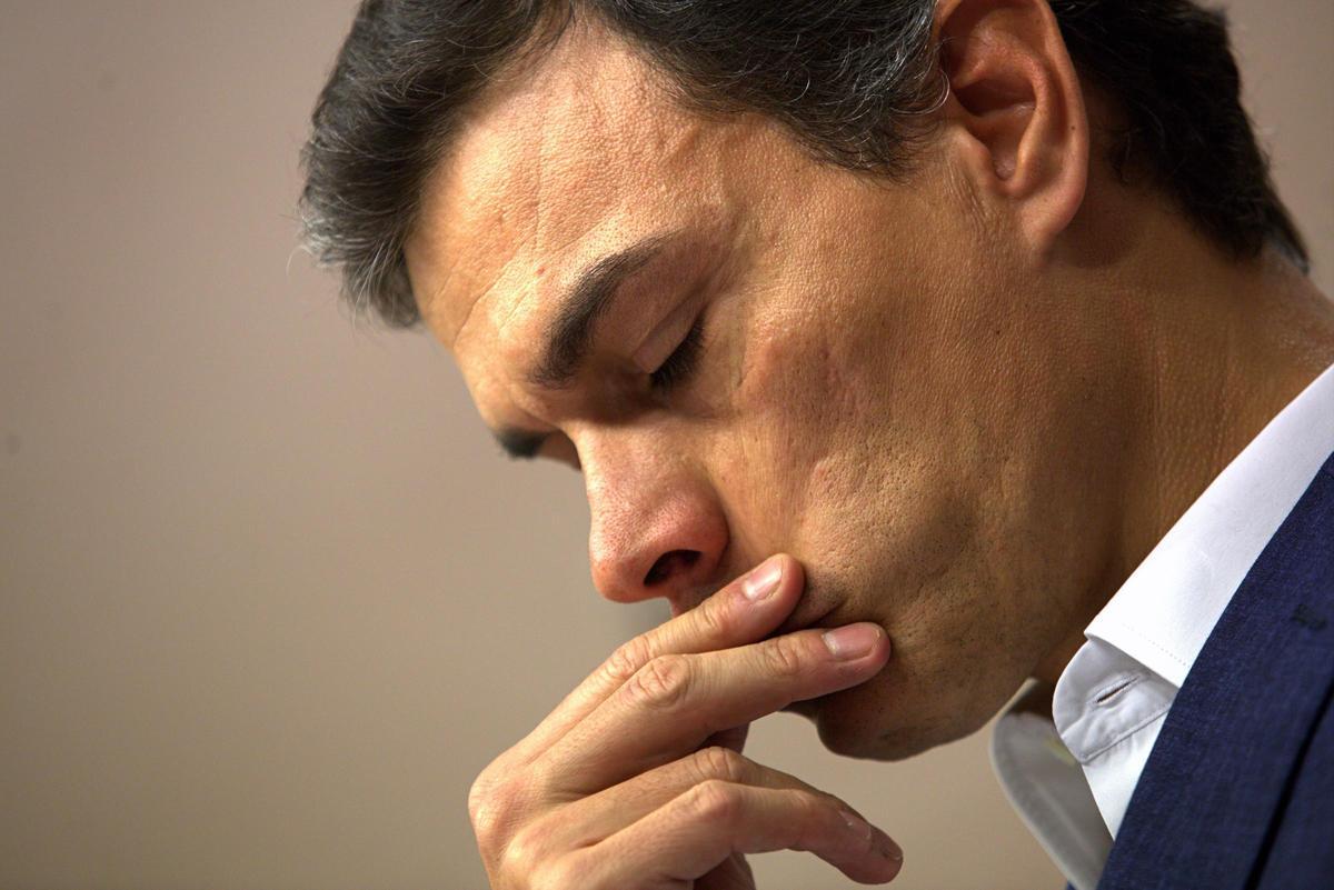 29 octubre 2016, Pedro Sánchez renuncia a su acta de diputado.