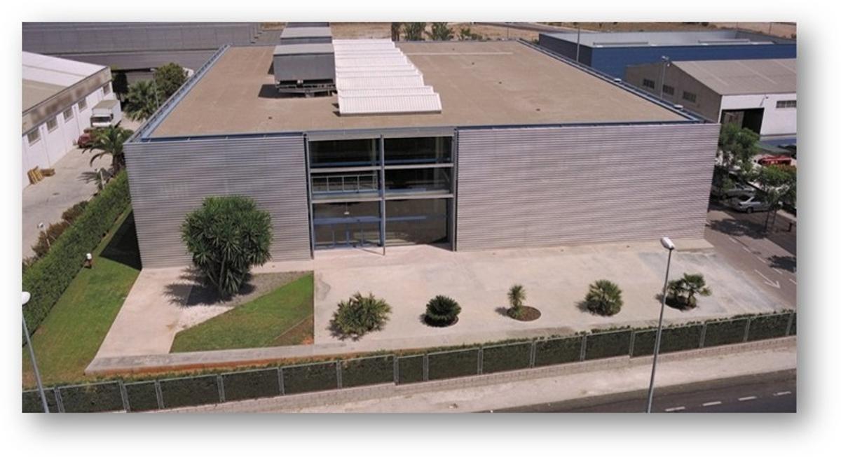 Fachada de la planta de producción de Inelcom en Xàtiva.