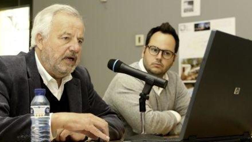 Luis Corral explicó la LUIB en la sede ibicenca del Colegio de Arquitectos.