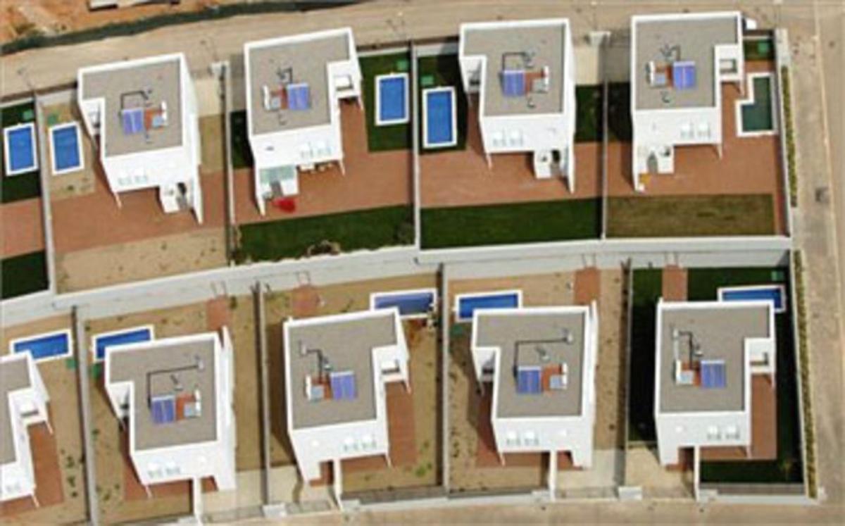 Vivendes unifamiliars amb piscines individuals al Masnou.