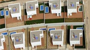 Vivendes unifamiliars amb piscines individuals al Masnou.