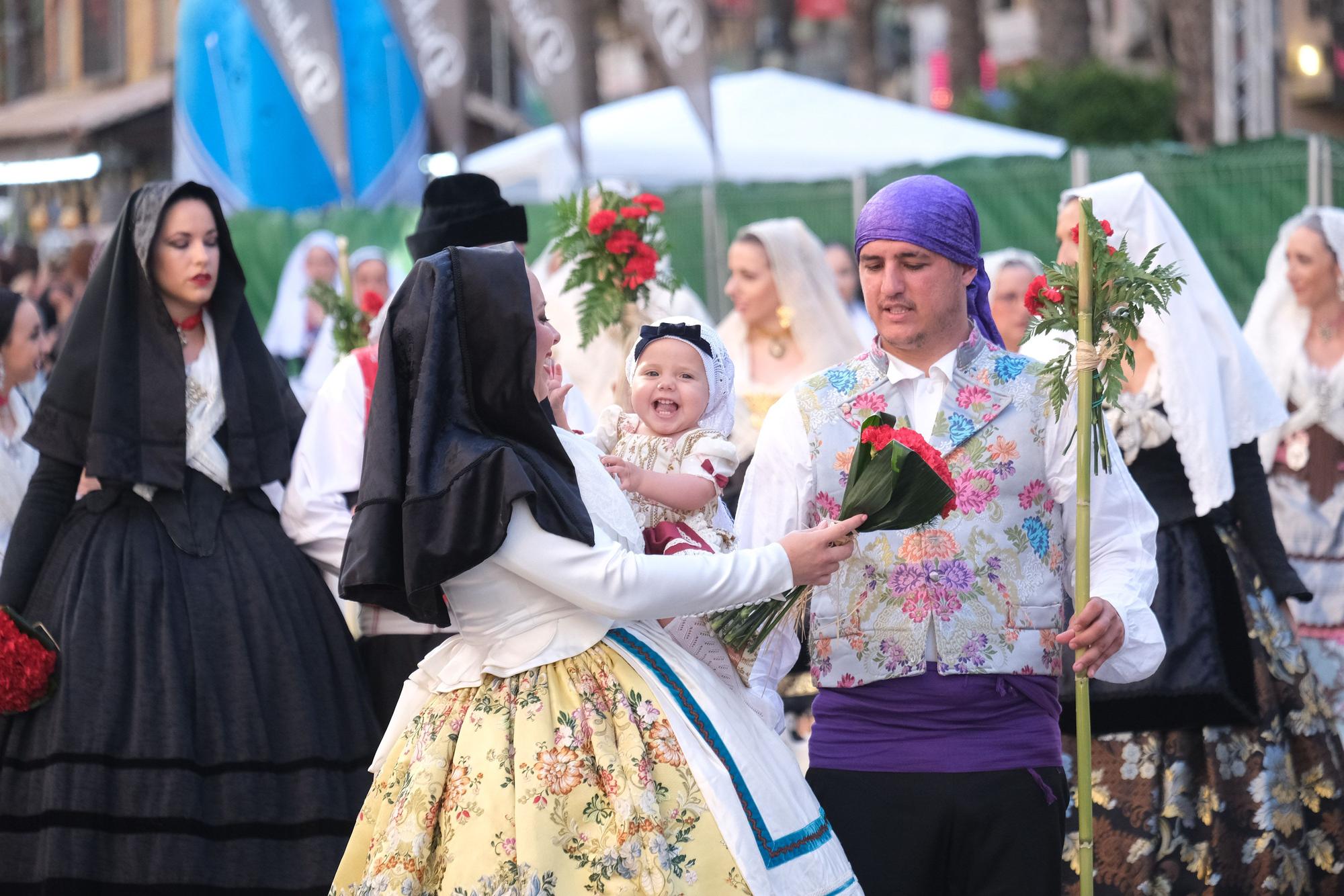 Emotiva ofrenda floral a la Patrona