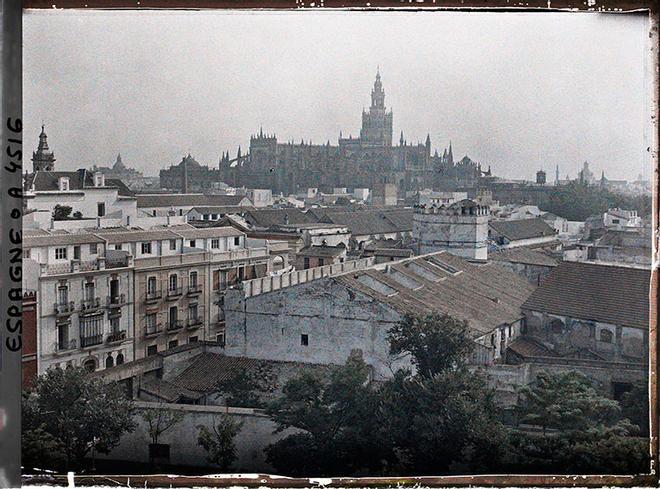 La estela de los Lumiéres en las primeras imágenes en color de Sevilla