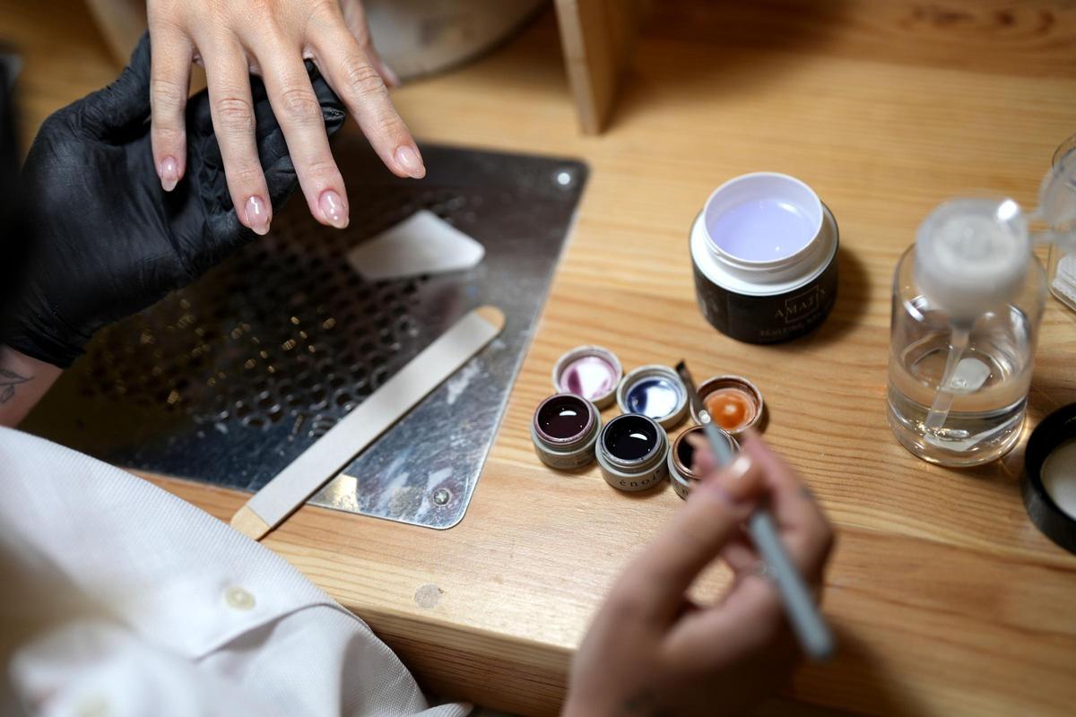 Las virtuosas que hacen obras de arte sobre las uñas: Martina Martínez, de Fausta Studio