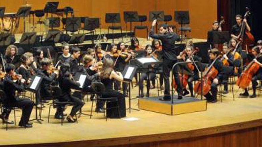 La Orquesta de Niños de la Sinfónica de Galicia, en el Palacio de la Ópera, dirigida por Jorge Montes.