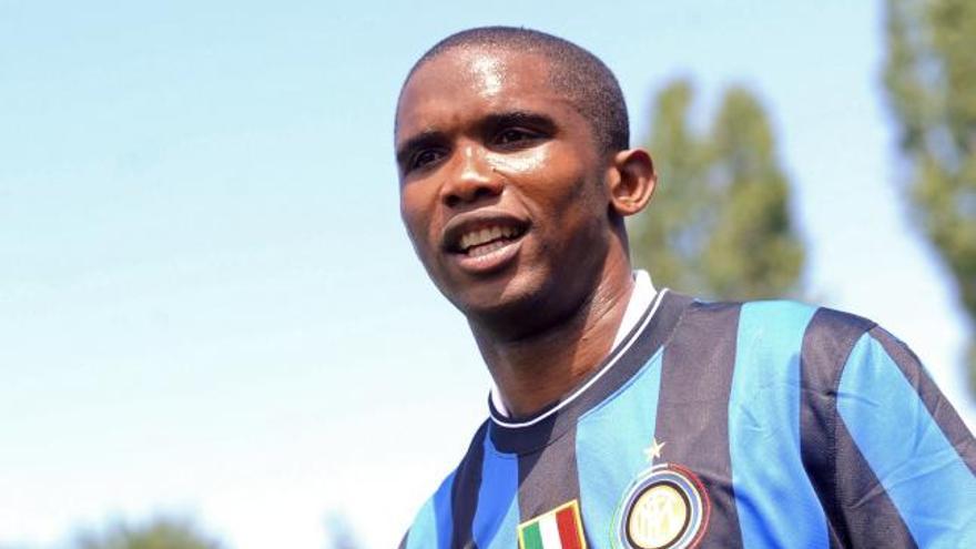 Eto&#039;o no besa la camiseta del Inter