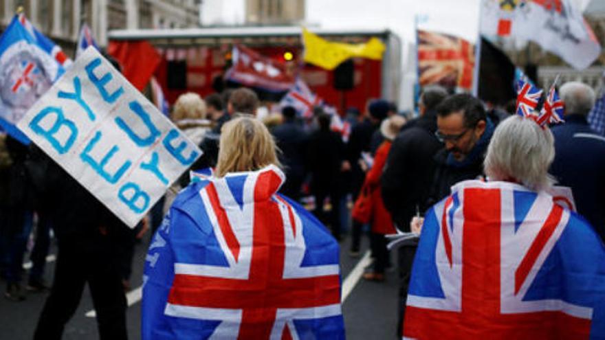 Celebració, divendres, al centre de Londres, de persones que estan a favor de l&#039;adeu a Europa