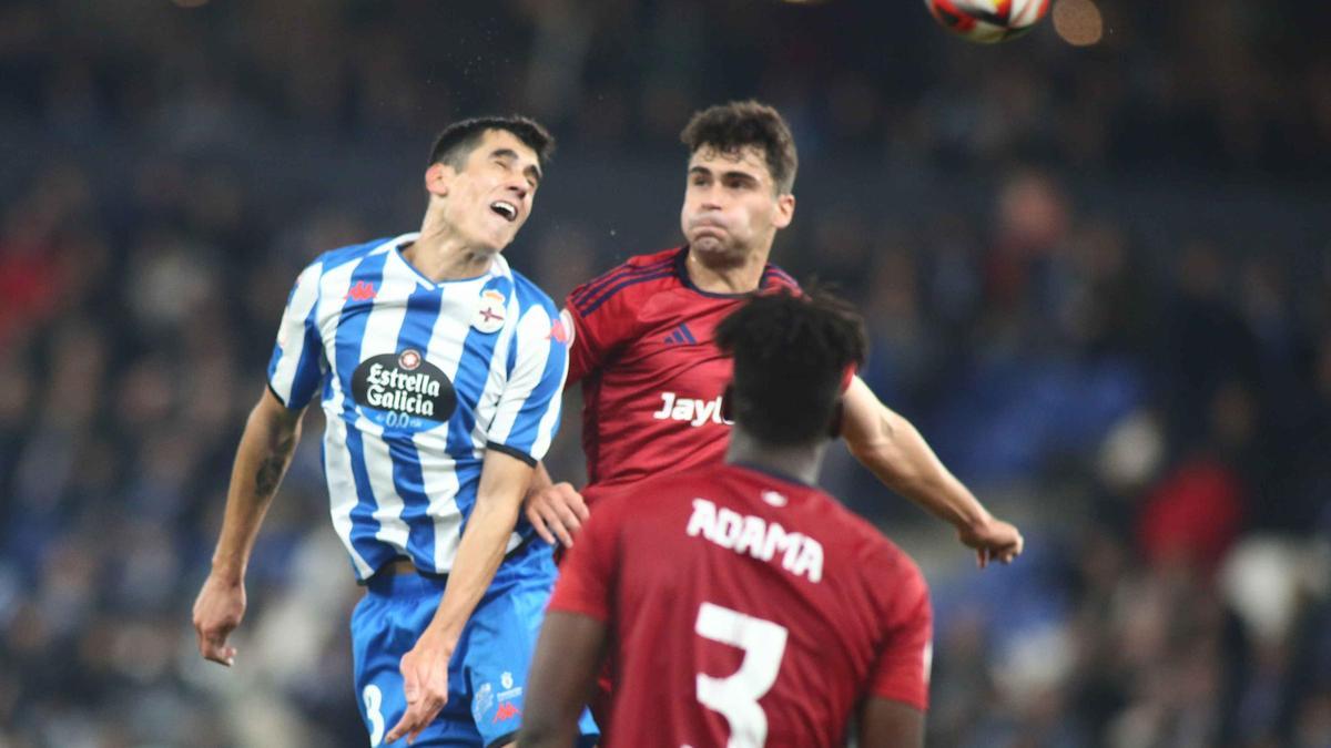 Villares remata de cabeza en el gol que anotó el domingo contra Osasuna Promesas.