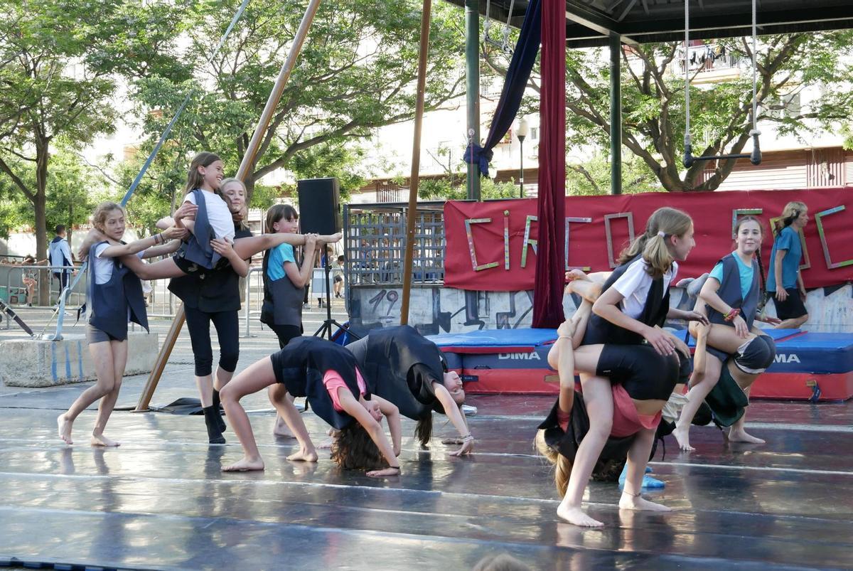 En imágenes | El Festival de Circo Social llena de acrobacias el barrio de San José En imágenes | El Festival de Circo Social llena de acrobacias el barrio de San José
