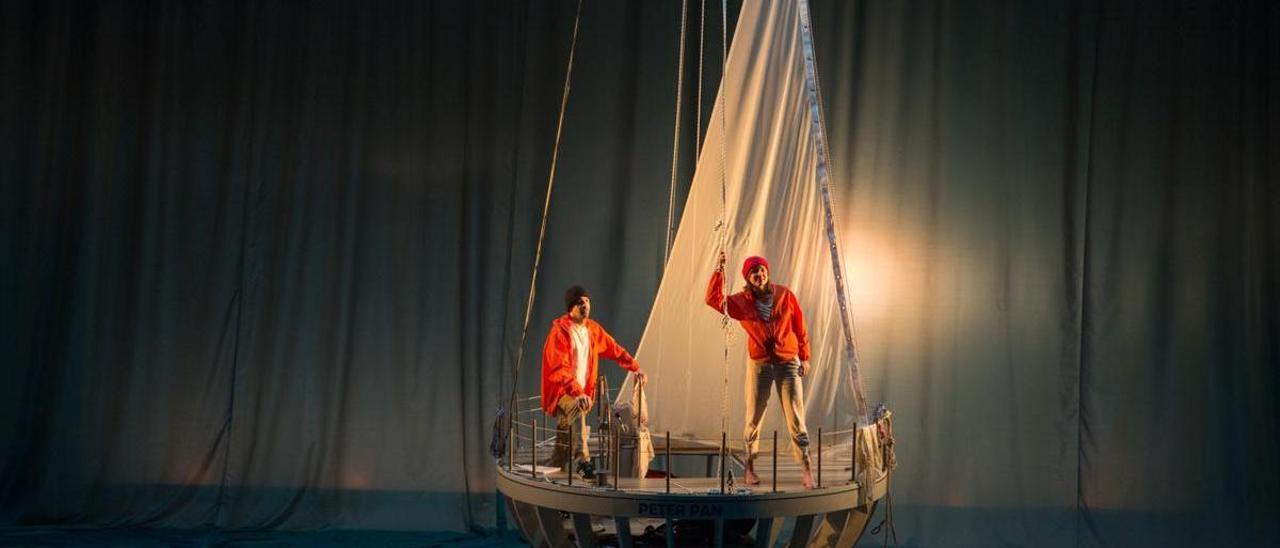 Miguel Ángel Muñoz y Cuca Escribano durante la obra de teatro ‘El síndrome del copiloto’.