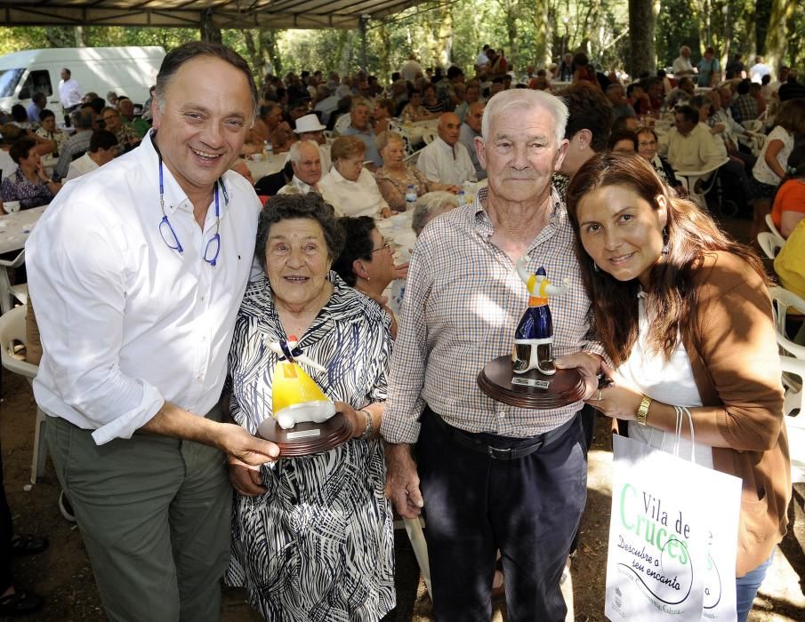 Mayores y jóvenes festejan en Gres //Bernabé/Javier Lalín