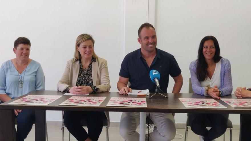 Presentación del encuentro Curiosas, ayer en las oficinas municipales de Sant Jordi.