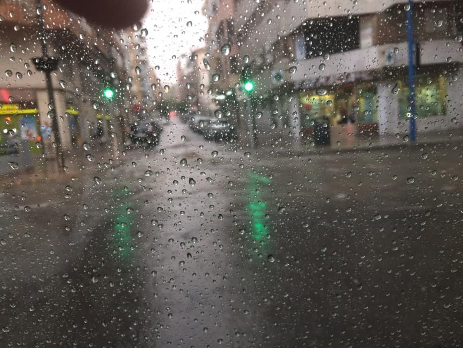 Una fuerte tormenta descarga 13 litros/m2 sobre Alicante en tan solo diez minutos