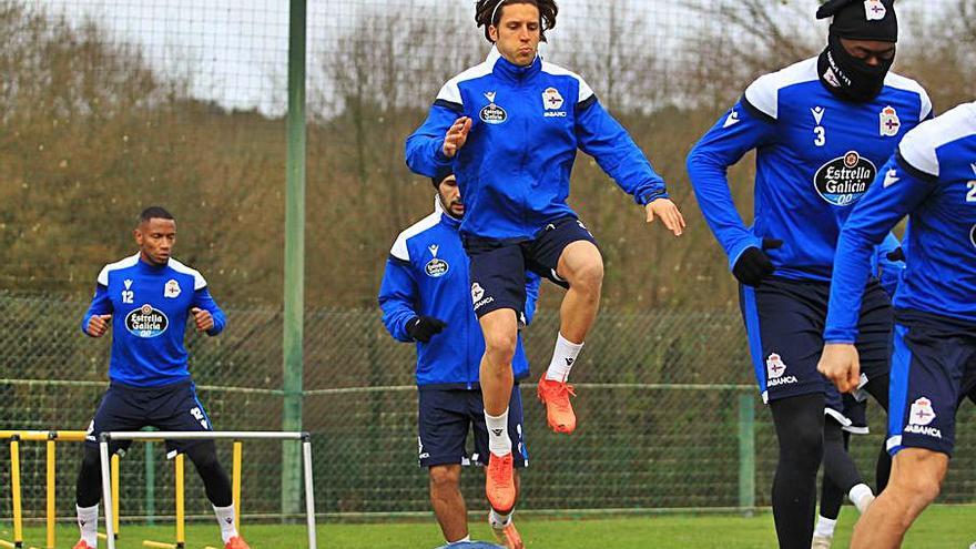 Keko, durante un entrenamiento en Abegondo. |  // RCD