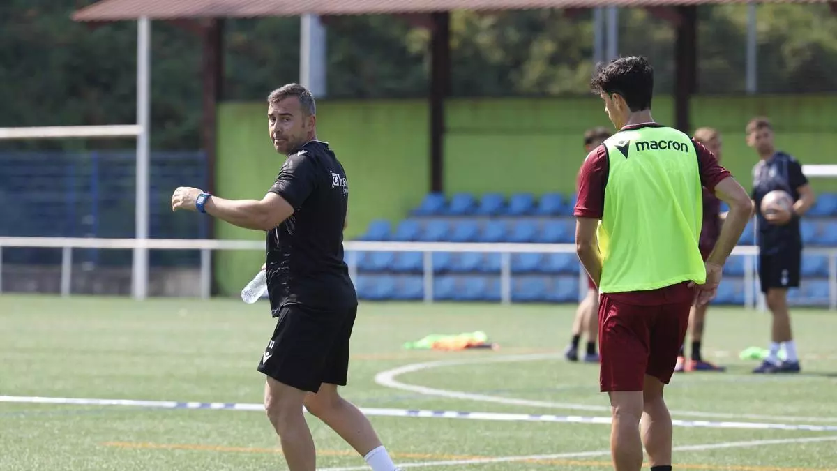 Yago Iglesias marca el siguiente punto de mejora del Avilés y alerta del peligro del Coria: "Es un recién ascendido que tiene mucha continuidad"