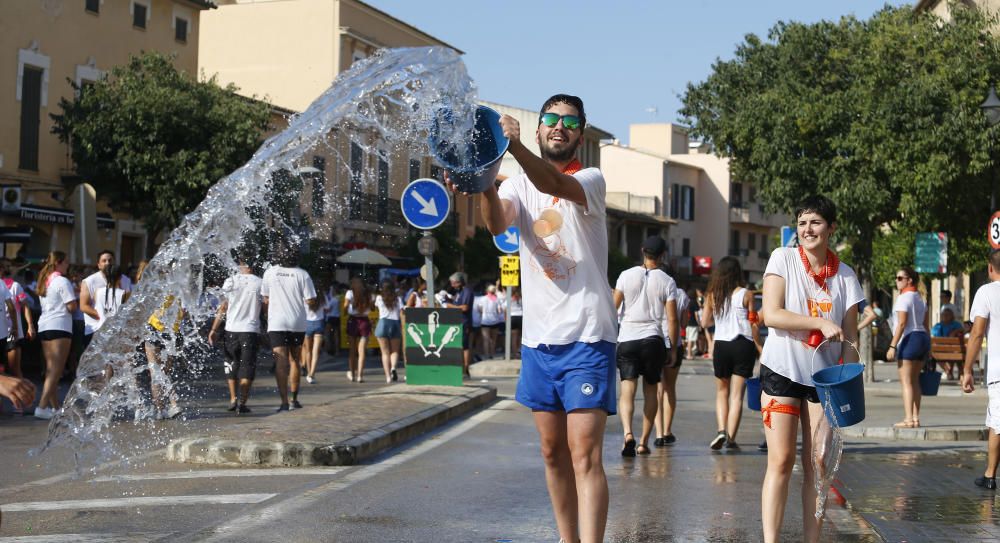 Las 'colles' llenan de color Santa Maria