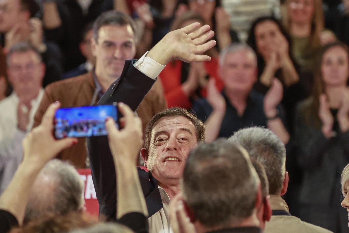 Besteiro ha escogido Santiago para el cierre del PSOE de la campaña para las elecciones gallegas