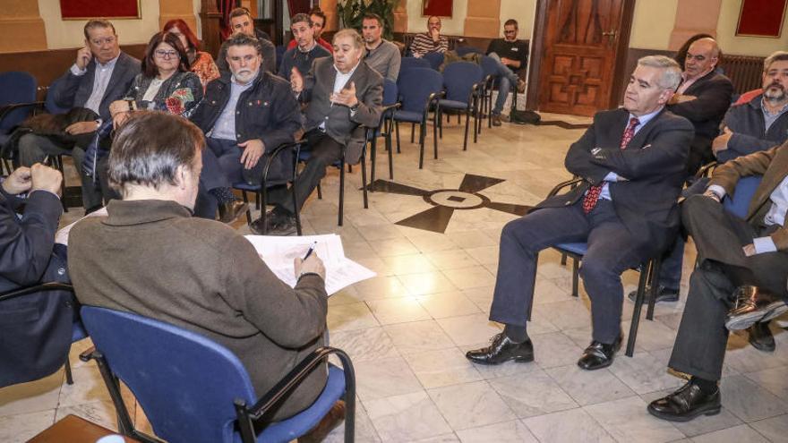 Imagen de la reunión en el salón de plenos